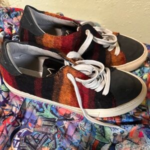 Women’s Shoe Modern Vintage Sz 7 Lace up Mint